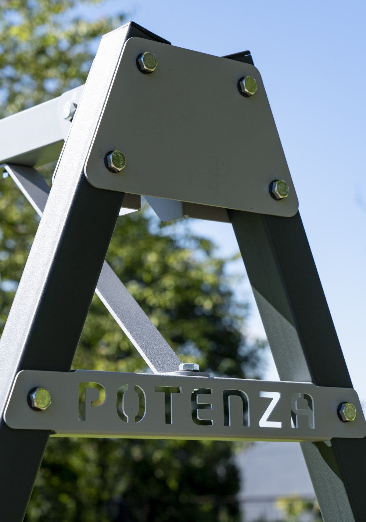 Portique balançoire double installé au jardin