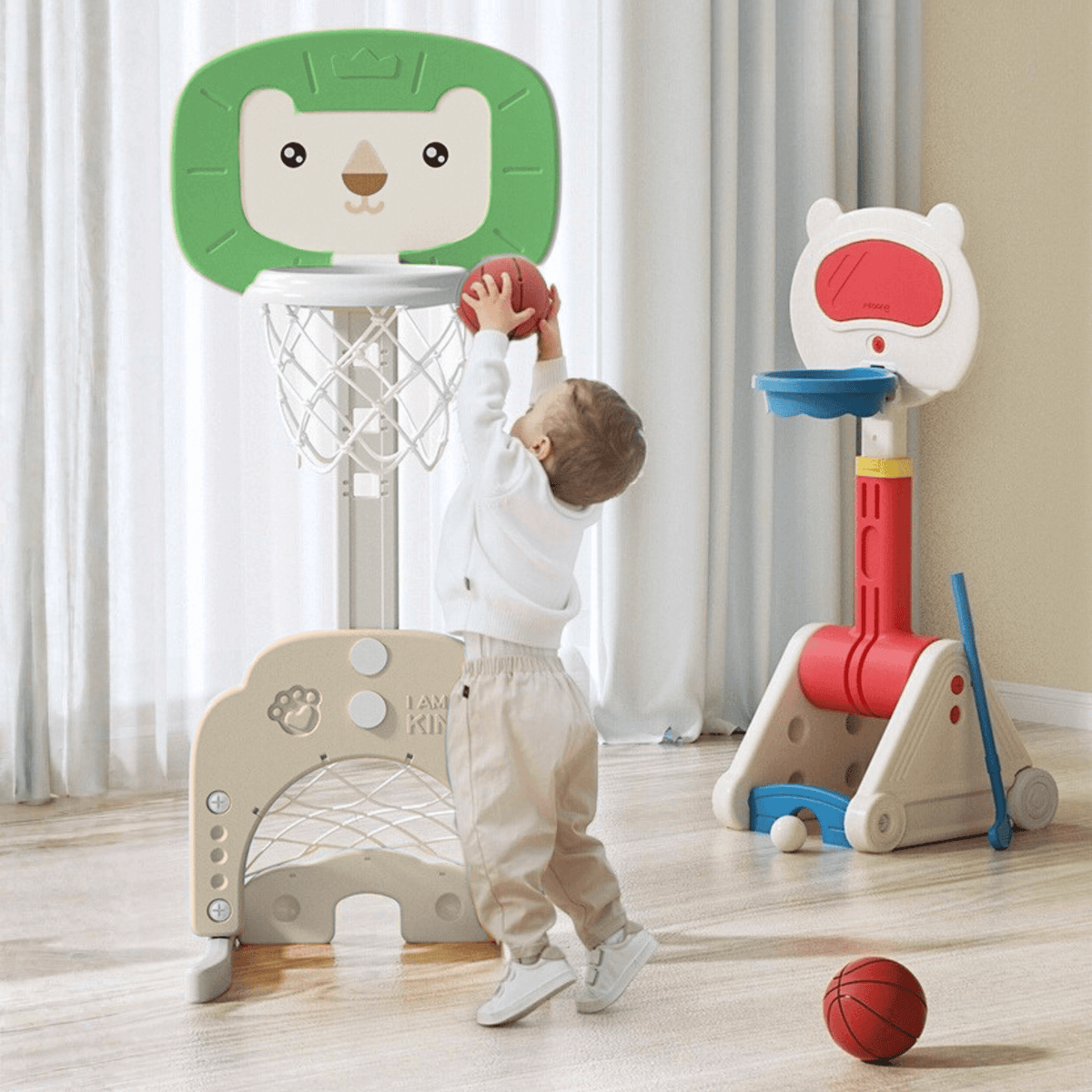 Enfant qui joue au basket avec le panier MICCOO